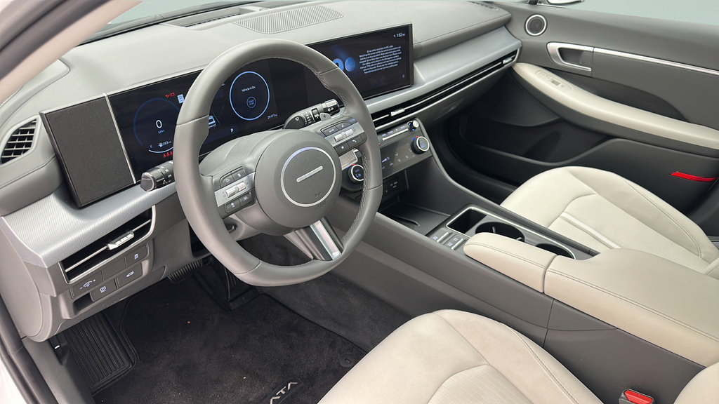 Used 2024 Hyundai Sonata SEL w/ Convenience Package FWD image 13