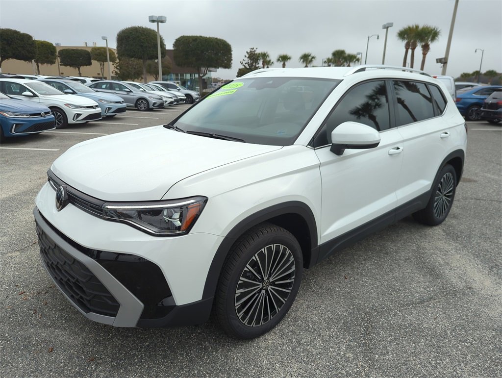 Used 2025 Volkswagen Taos SE image 14