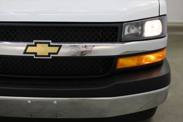 Used 2025 Chevrolet Express 3500 LT w/ LT Preferred Equipment Group RWD image 8