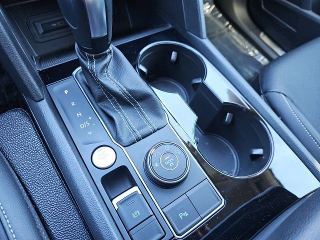 Used 2023 Volkswagen Atlas SE w/ Black Wheel Package image 25