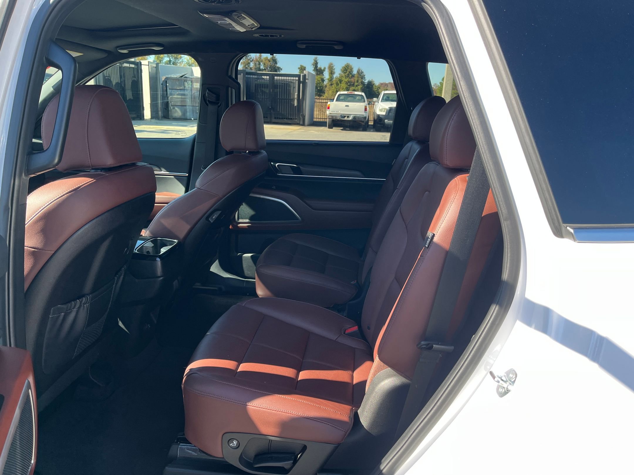 Used 2024 Kia Telluride EX w/ EX Captain's Chair Package image 25
