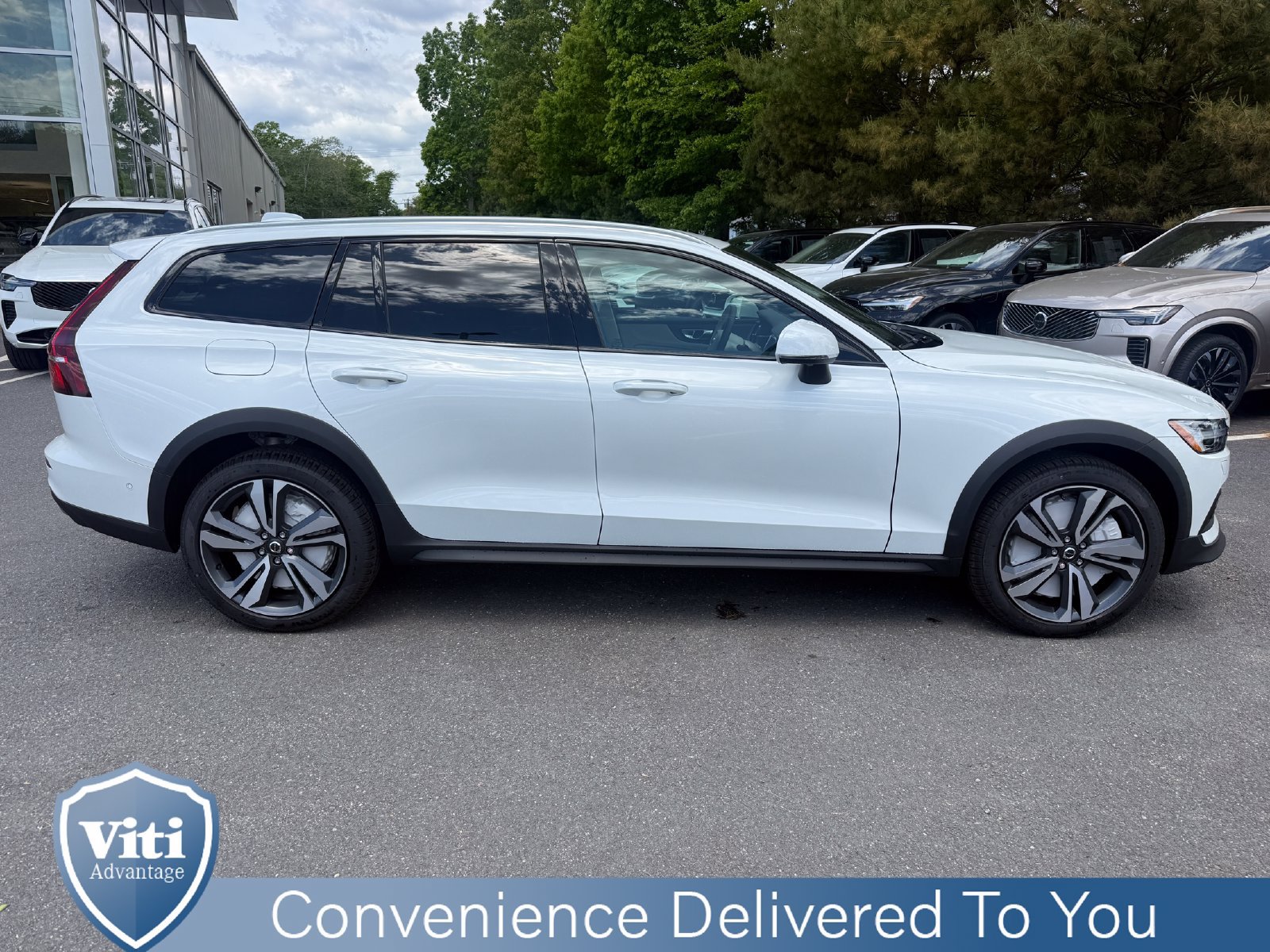 New 2026 Volvo V60 B5 Cross Country Plus w/ Protection Package Premier AWD/4WD image 9