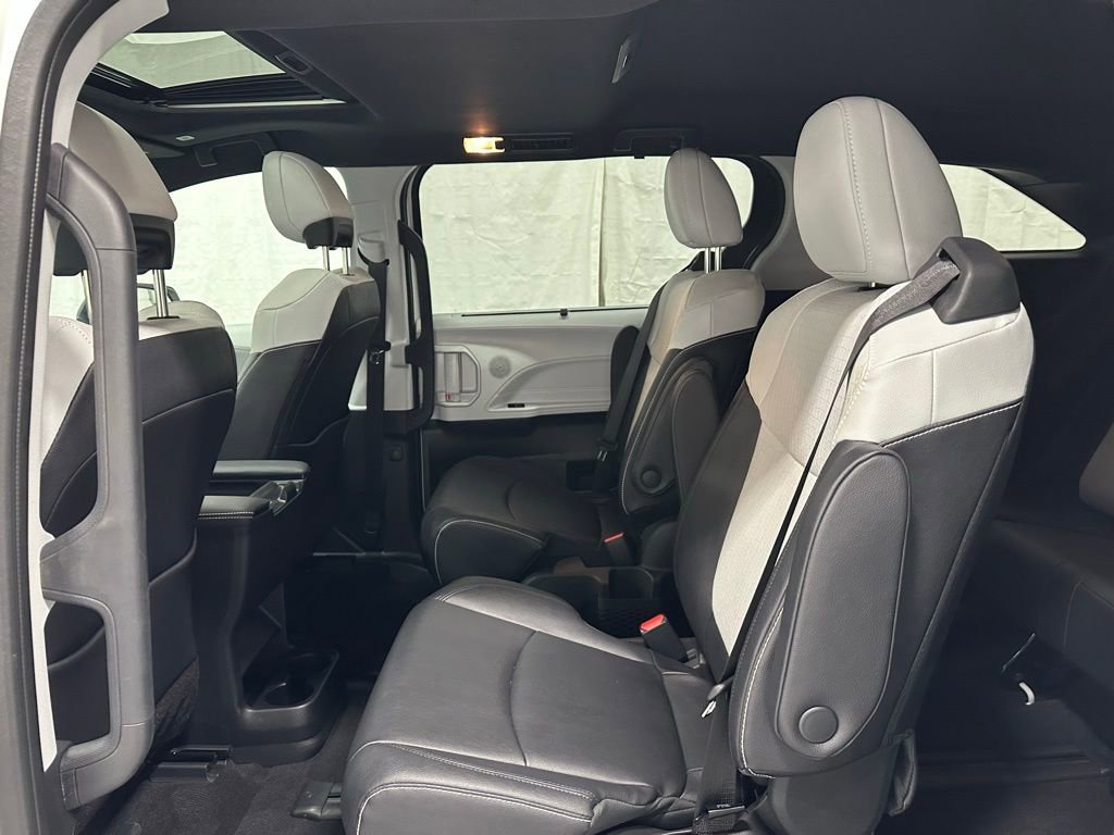 Used 2025 Toyota Sienna XSE image 53
