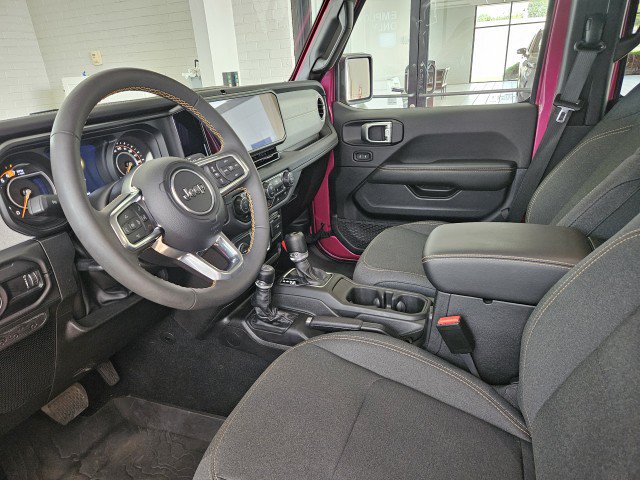 Used 2024 Jeep Wrangler Unlimited Sahara AWD/4WD image 8