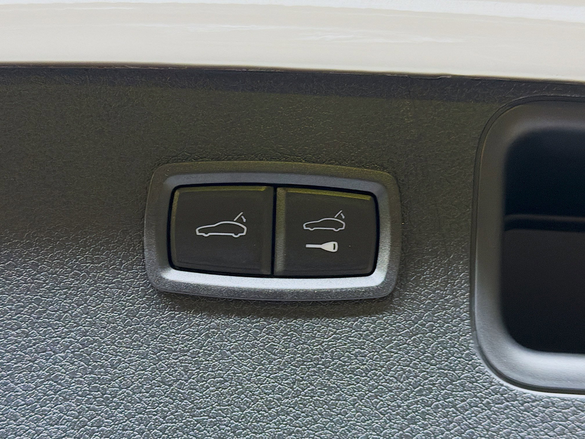 Certified 2026 Porsche Macan Turbo AWD/4WD image 14