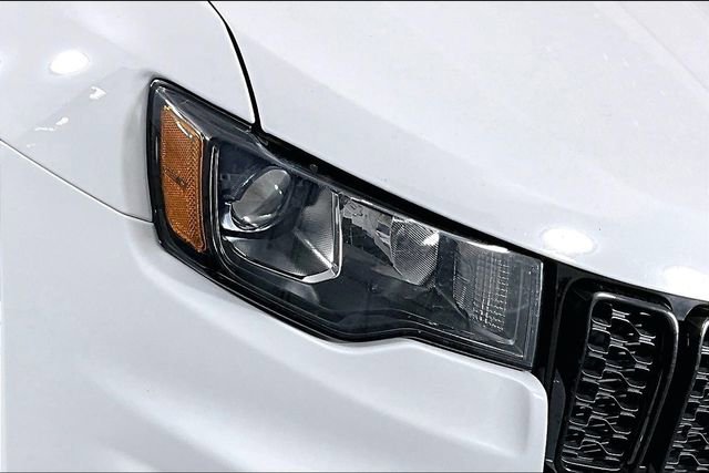 Used 2019 Jeep Grand Cherokee Laredo image 29