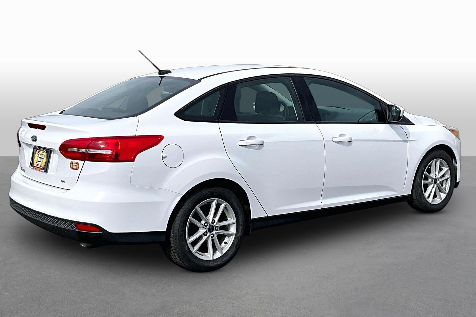 Used 2018 Ford Focus SE FWD image 2