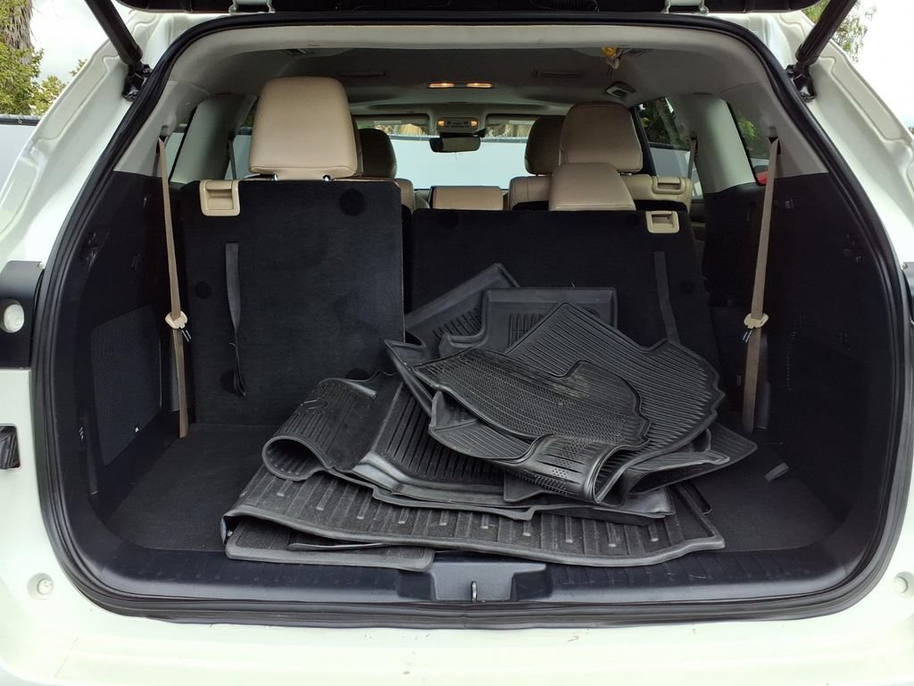 Used 2020 Toyota Highlander Limited FWD image 18