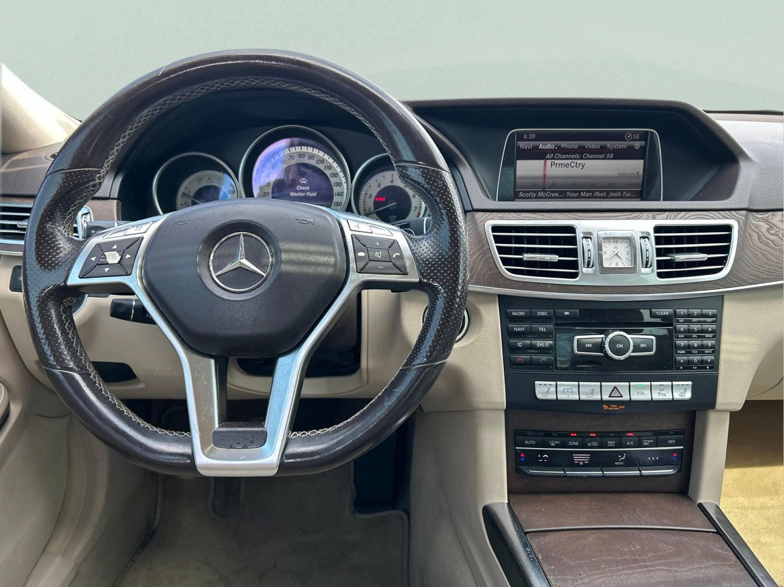 Used 2014 Mercedes-Benz E 350 Sedan image 23