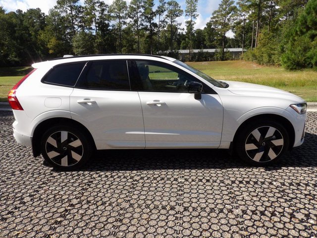 Certified 2023 Volvo XC60 T8 Ultimate w/ Climate Package image 4