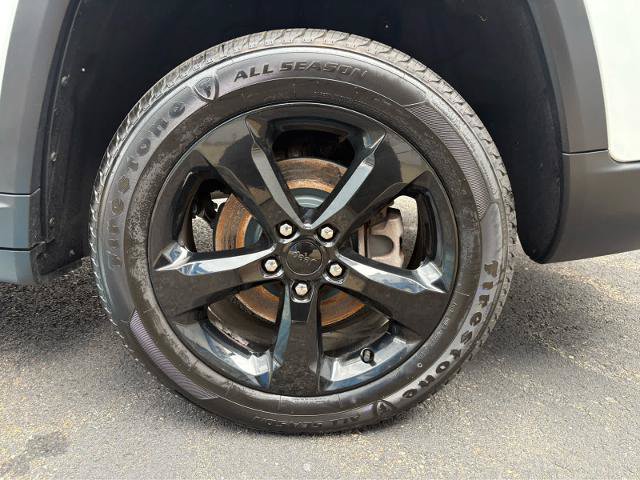Used 2023 Jeep Grand Cherokee L Altitude AWD/4WD image 12
