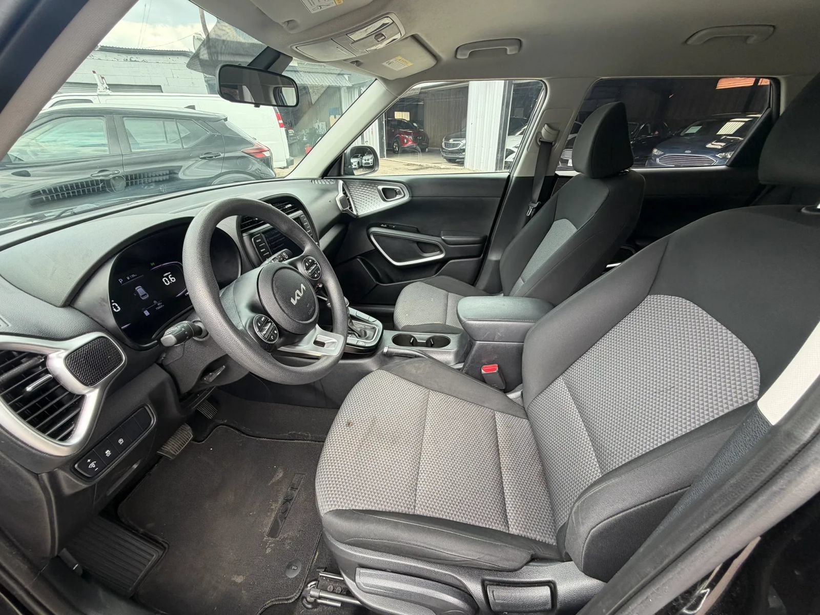 Used 2023 Kia Soul LX w/ LX Technology Package FWD image 8