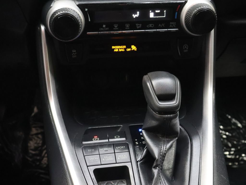 Used 2019 Toyota RAV4 LE w/ All Weather Liner Package AWD/4WD image 24