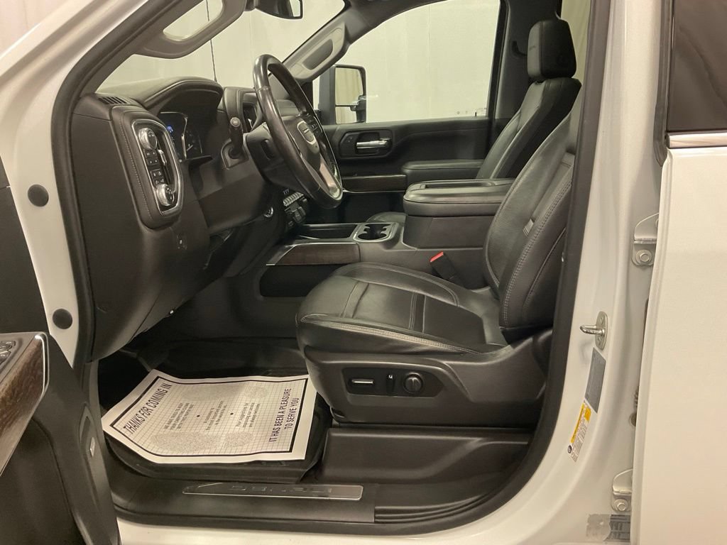 Used 2022 GMC Sierra 3500 Denali AWD/4WD image 4