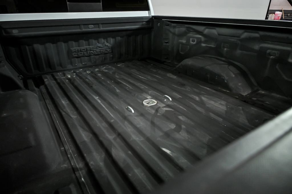 Used 2022 Chevrolet Silverado 2500 High Country w/ Technology Package AWD/4WD image 9