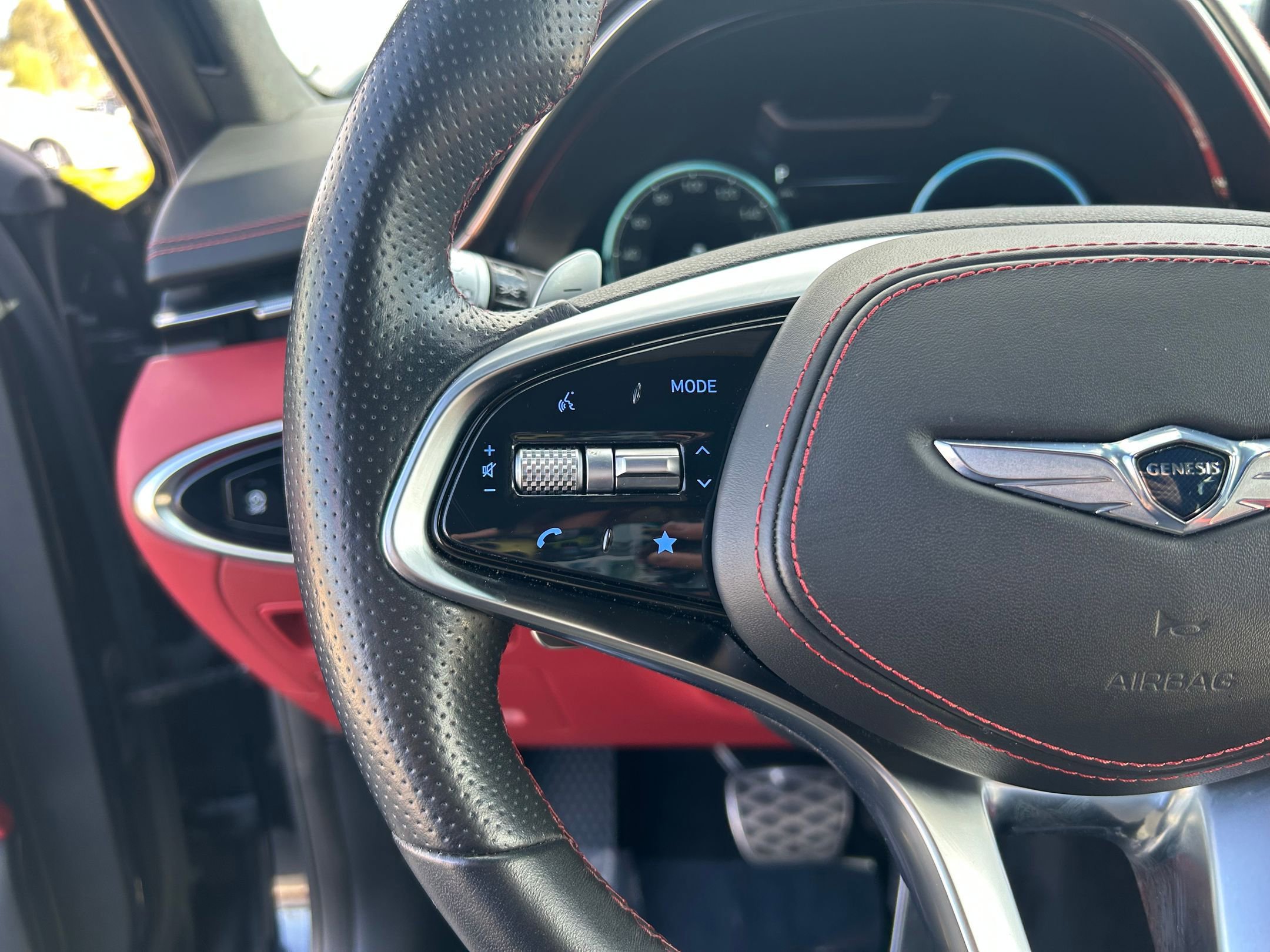 Used 2022 Genesis GV70 3.5T Sport w/ Sport Prestige Package AWD/4WD image 15