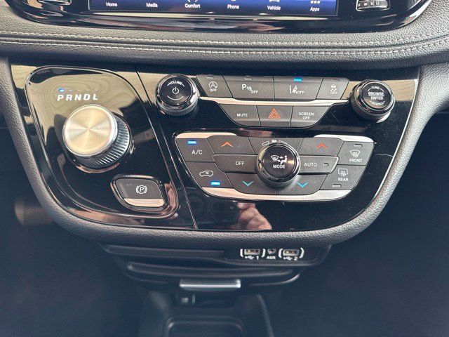 Used 2023 Chrysler Pacifica Touring FWD image 24