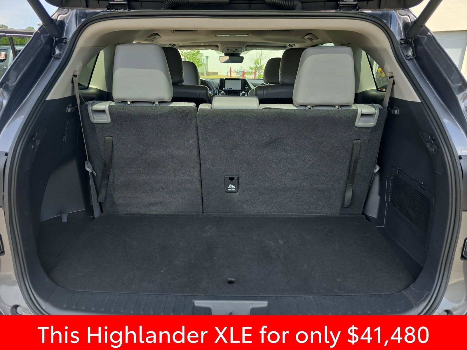 Used 2024 Toyota Highlander XLE AWD/4WD image 19