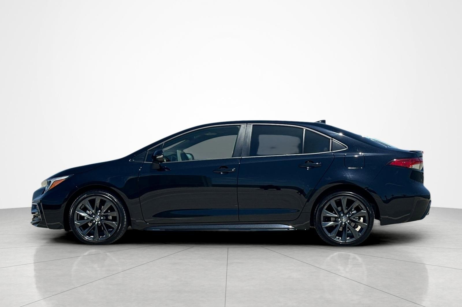 Used 2026 Toyota Corolla XSE FWD image 2