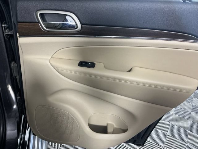 Used 2017 Jeep Grand Cherokee Limited AWD/4WD image 11