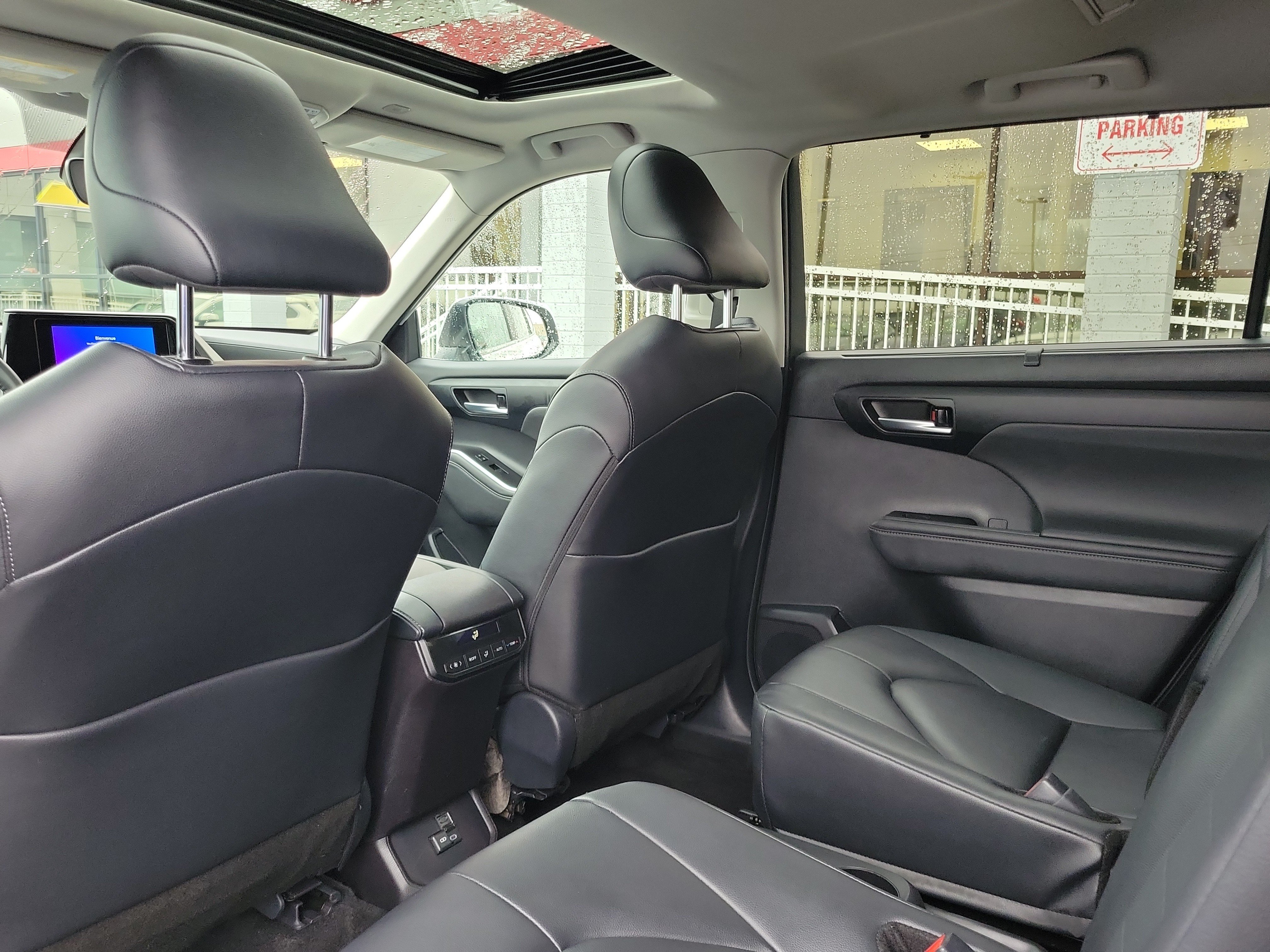 Used 2026 Toyota Highlander XLE AWD/4WD image 14