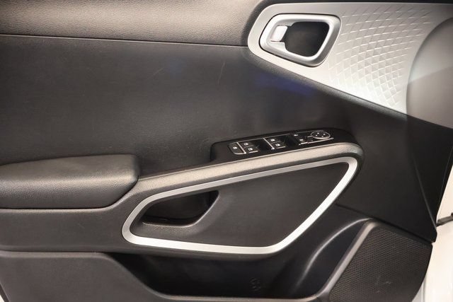 Used 2024 Kia Soul LX w/ Option Group 015 FWD image 9