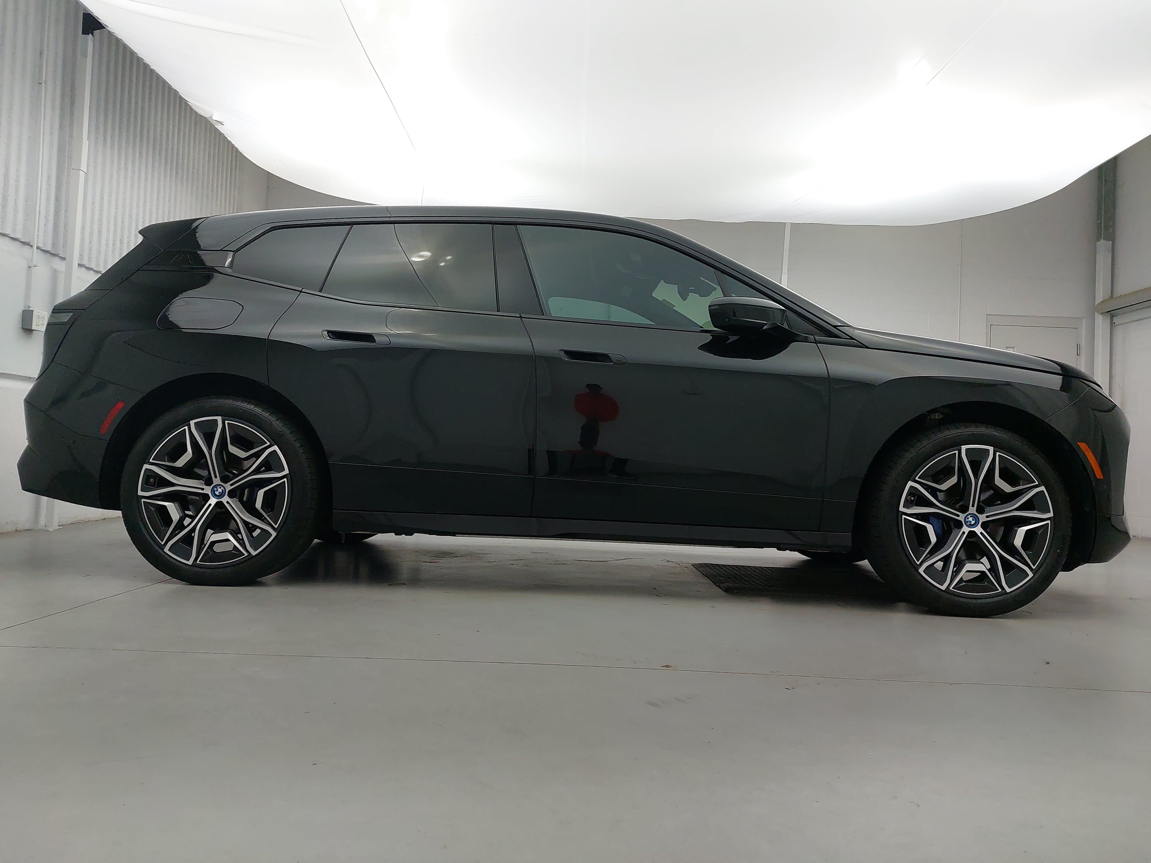 Used 2024 BMW iX xDrive50 w/ Premium Package AWD/4WD image 8