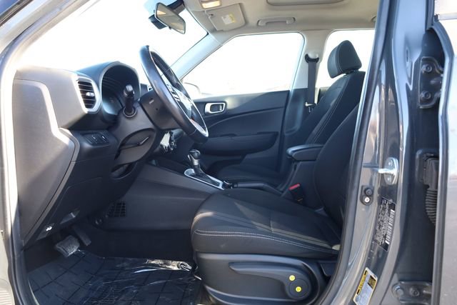 Used 2023 Hyundai Venue SEL image 11