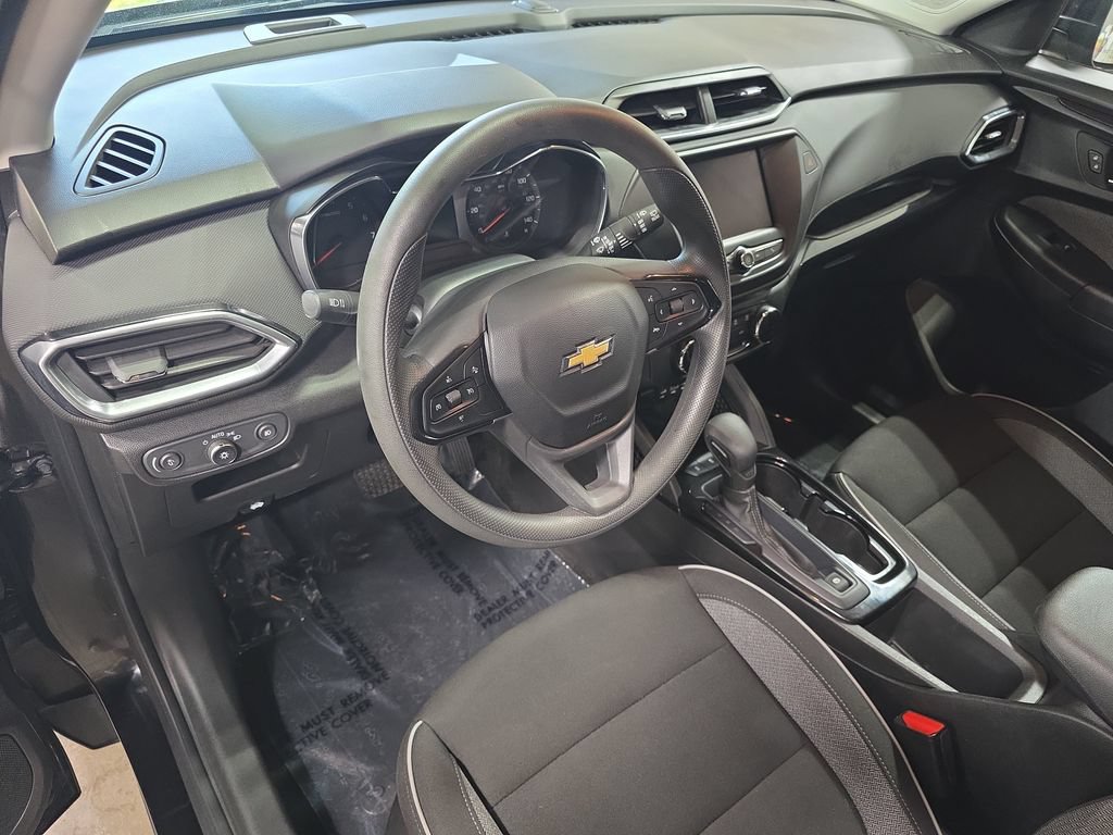Used 2023 Chevrolet TrailBlazer LT FWD image 15
