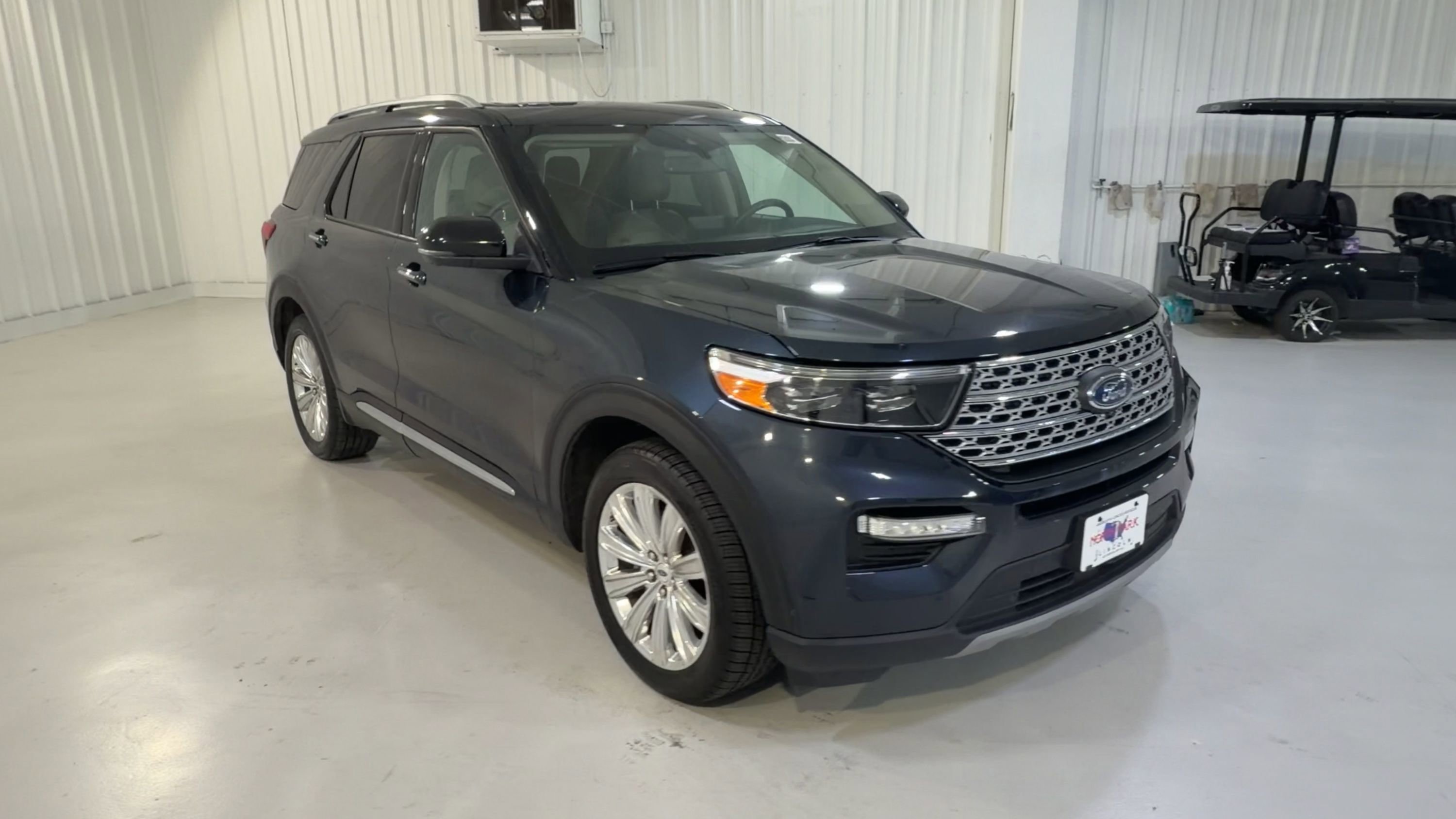 Used 2022 Ford Explorer Limited w/ Limited Technology Package RWD image 3