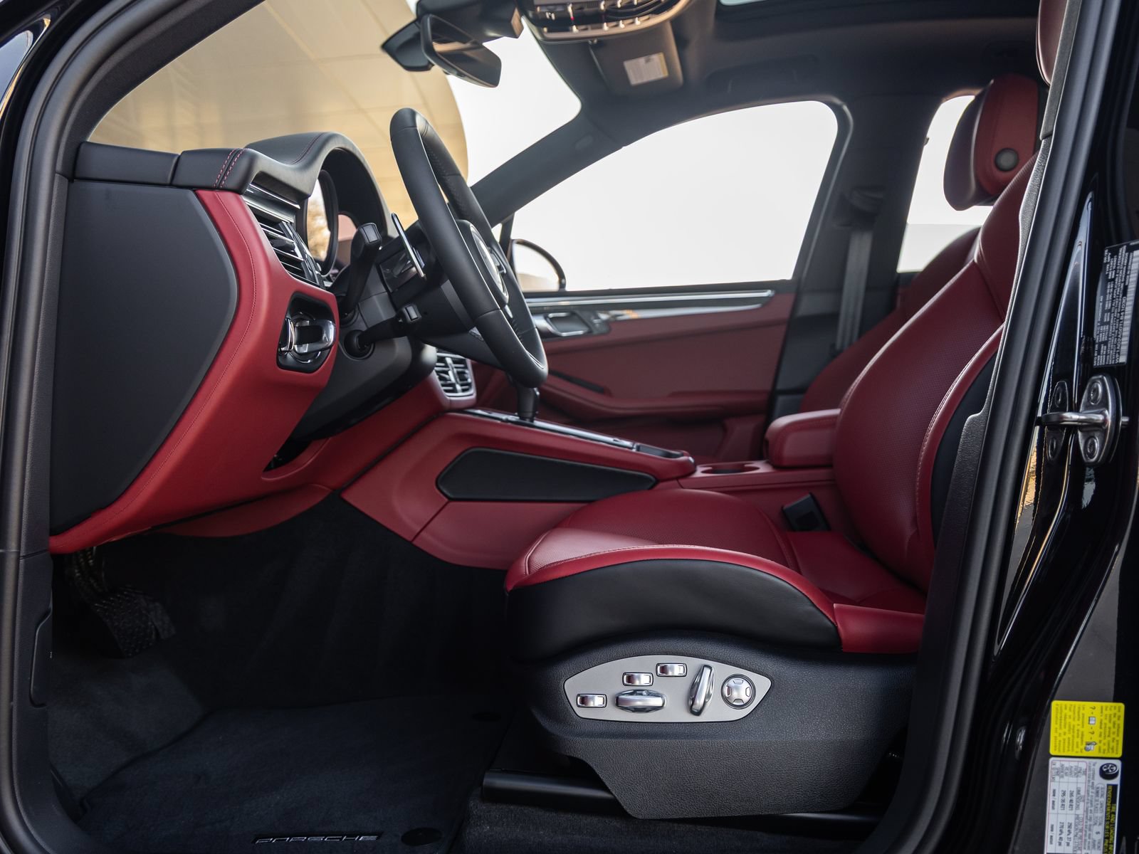 Certified 2026 Porsche Macan S AWD/4WD image 23