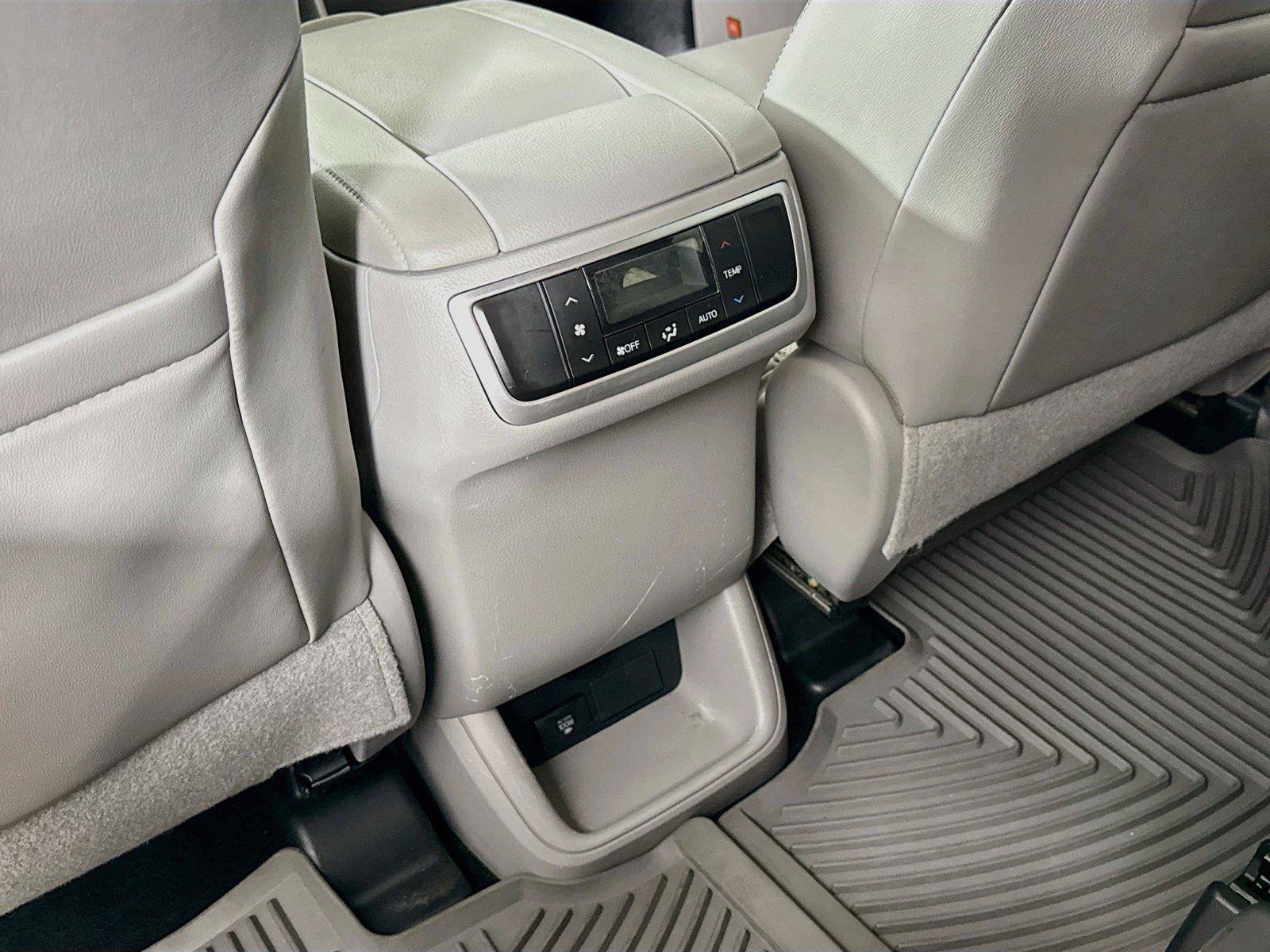 Used 2015 Toyota Highlander Limited FWD image 39