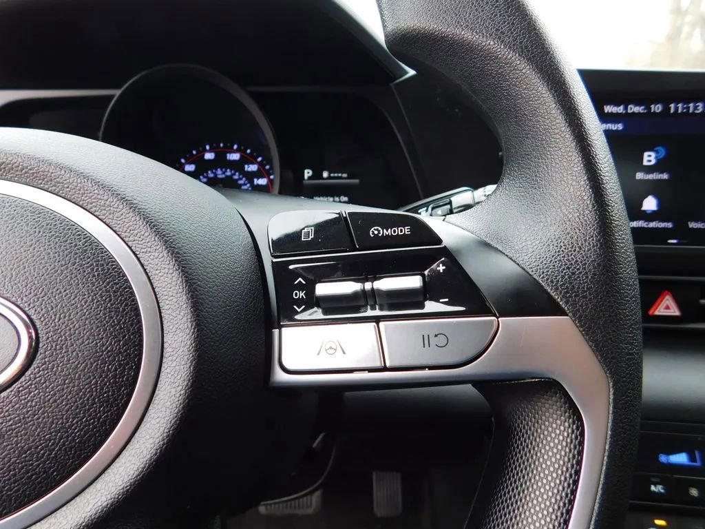 Used 2023 Hyundai Elantra SEL image 17