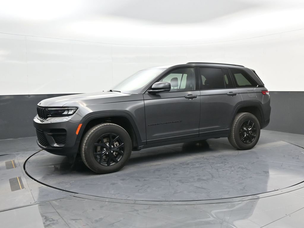 Used 2024 Jeep Grand Cherokee Altitude image 4