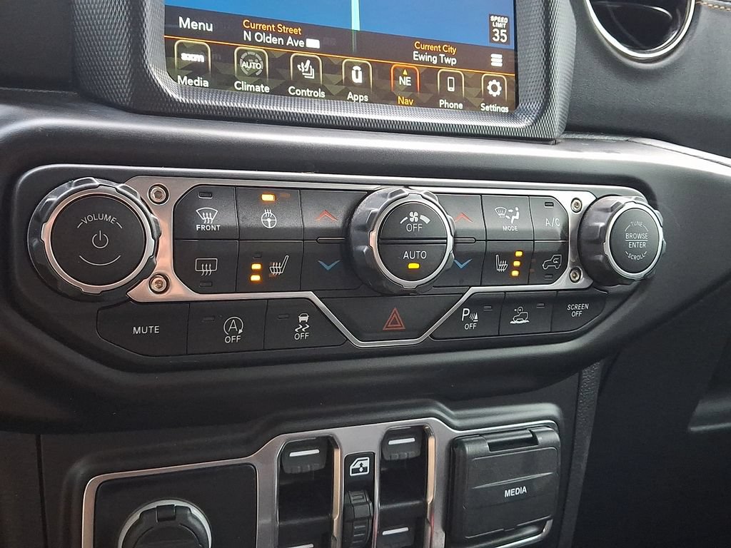 Used 2022 Jeep Wrangler Unlimited Sahara AWD/4WD image 18