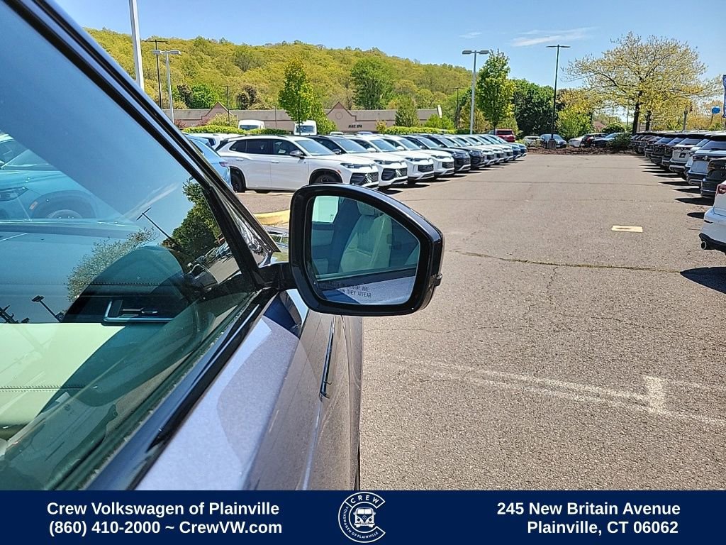 Used 2018 Land Rover Range Rover Velar R-Dynamic HSE AWD/4WD image 34