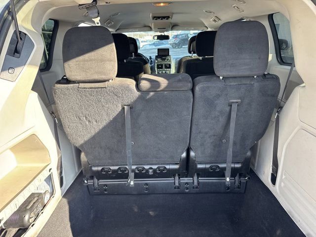 Used 2015 Dodge Grand Caravan SXT w/ UConnect Hands-Free Group image 11