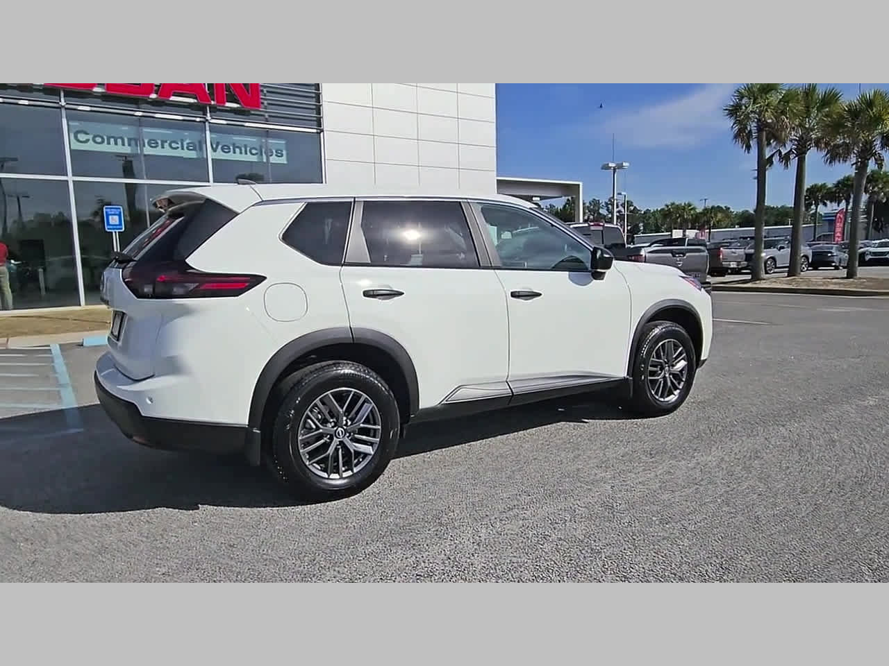 Used 2025 Nissan Rogue S FWD image 35