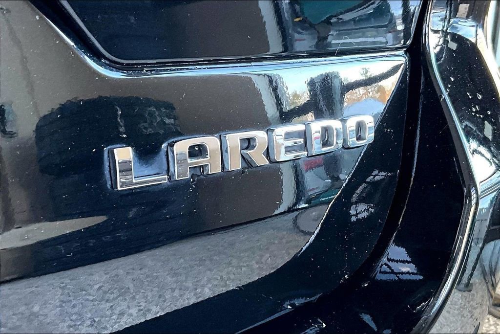 Used 2023 Jeep Grand Cherokee Laredo w/ Luxury Tech Group I image 9