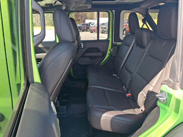 Used 2025 Jeep Wrangler Unlimited Rubicon w/ Convenience Group AWD/4WD image 10