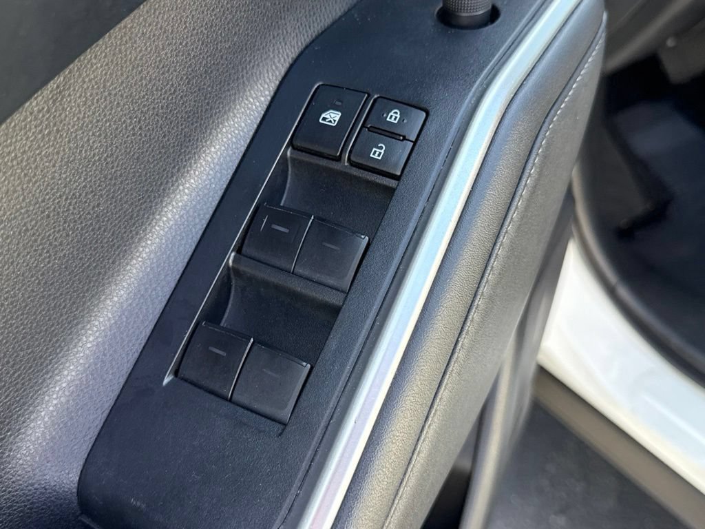 Used 2022 Toyota Highlander LE FWD image 20