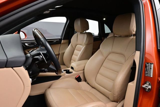 Certified 2023 Porsche Macan S AWD/4WD image 5