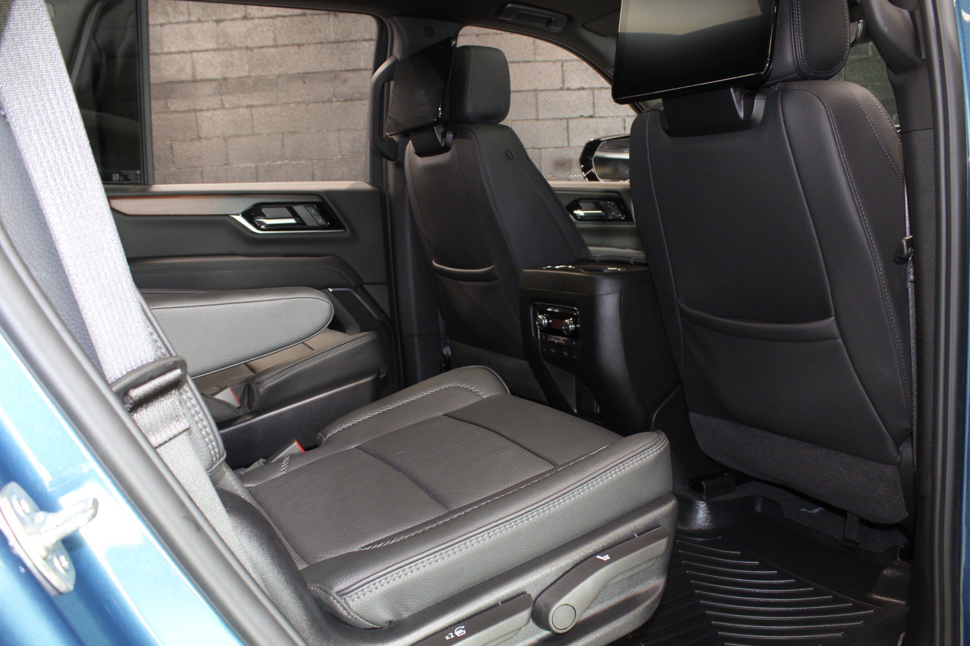 Used 2025 GMC Yukon Denali w/ Denali Reserve Package AWD/4WD image 54
