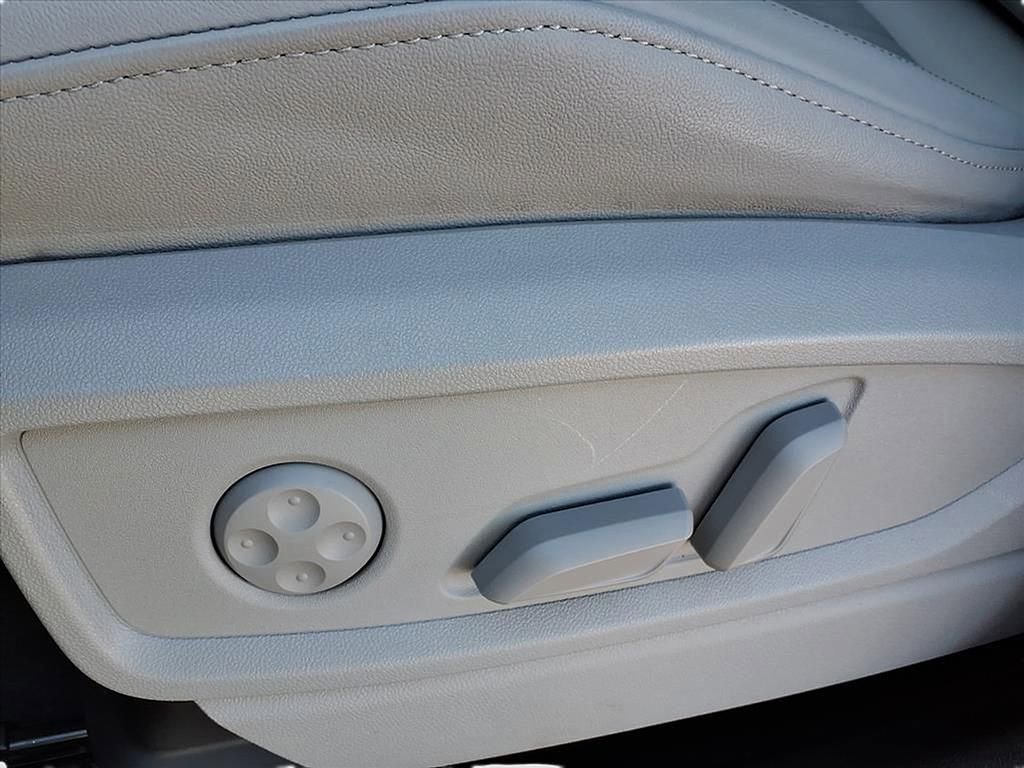 Used 2022 Audi Q5 2.0T Premium w/ Convenience Package image 19