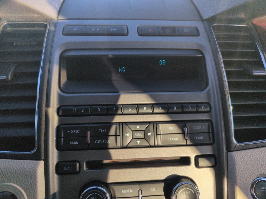 Used 2012 Ford Taurus SEL FWD image 19