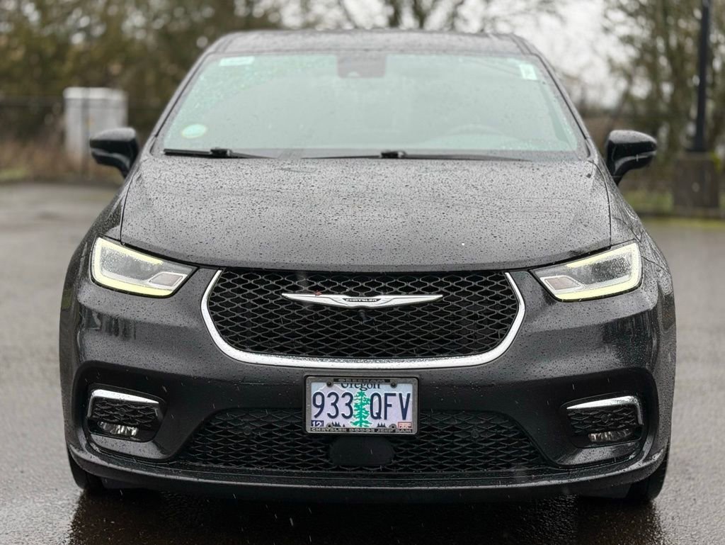 Used 2025 Chrysler Pacifica Select image 8