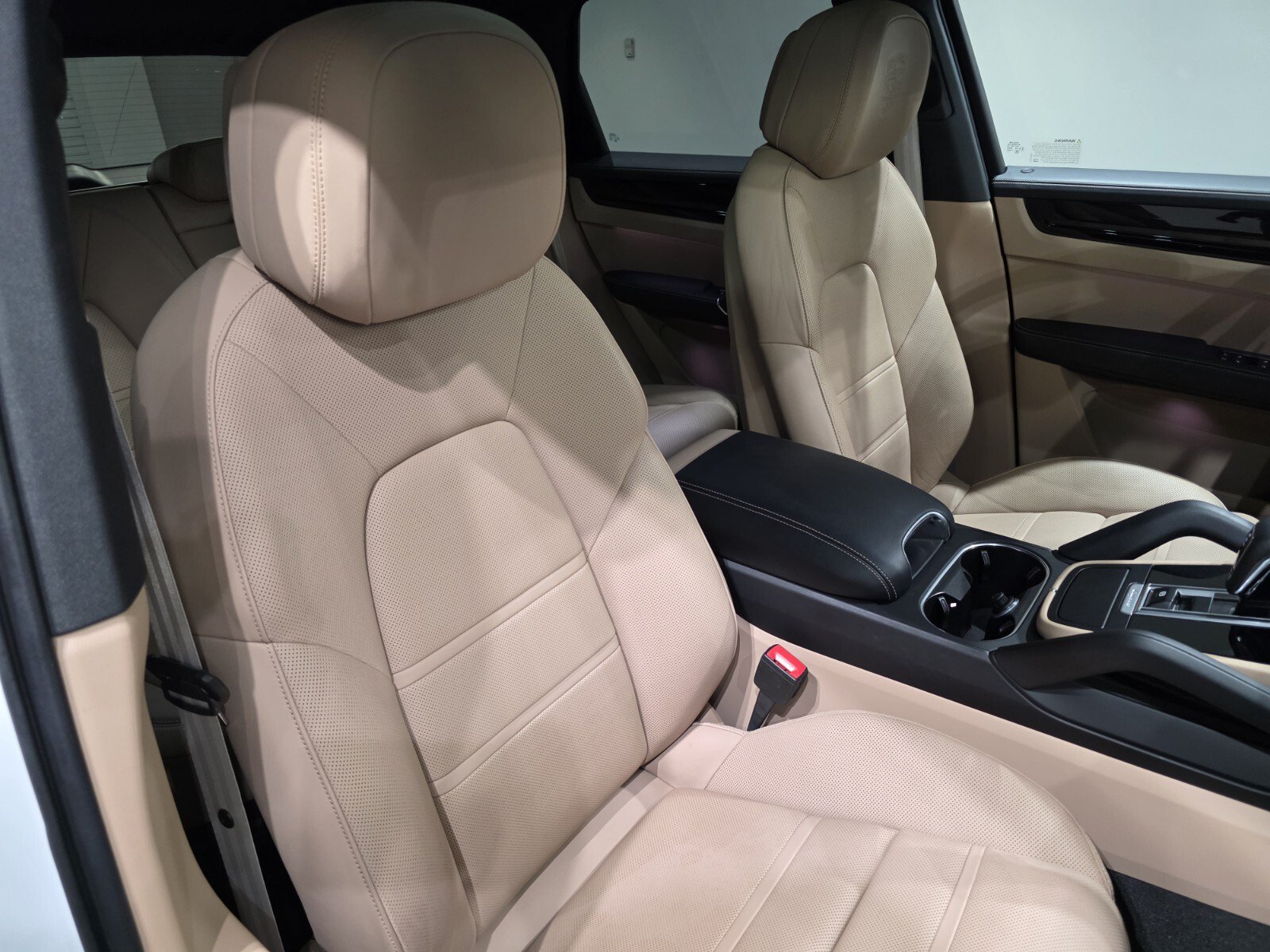 Used 2023 Porsche Cayenne Platinum Edition AWD/4WD image 25