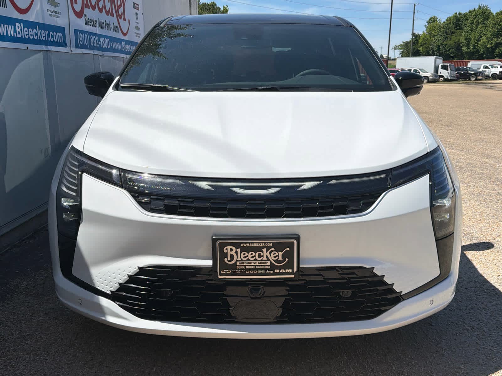 New 2027 Chrysler Pacifica Select FWD image 5