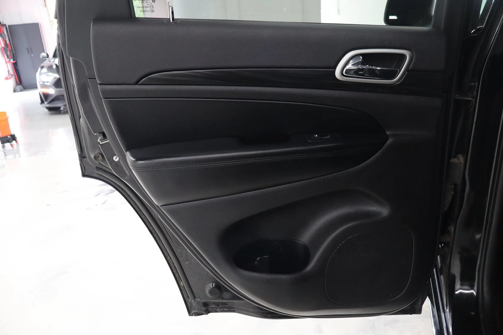 Used 2019 Jeep Grand Cherokee Altitude AWD/4WD image 17
