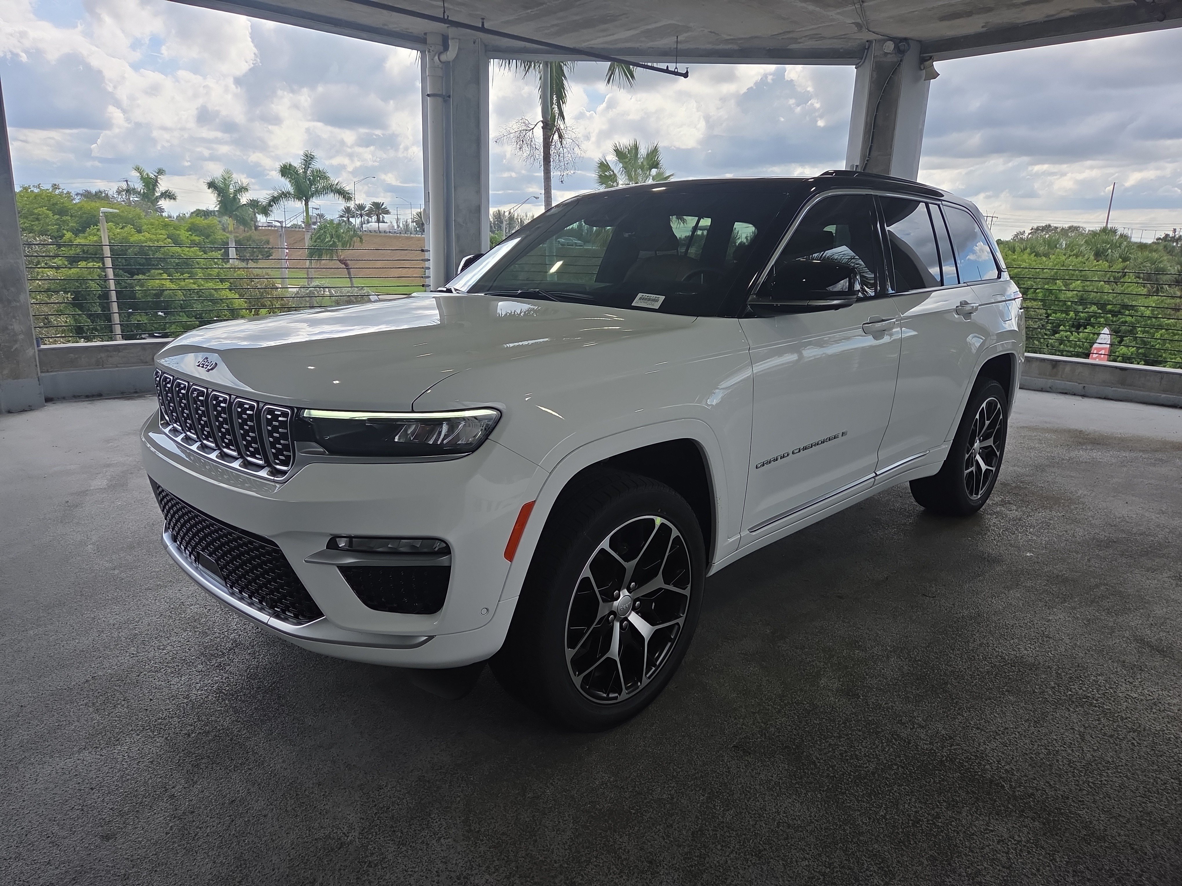 New 2025 Jeep Grand Cherokee Summit AWD/4WD image 9